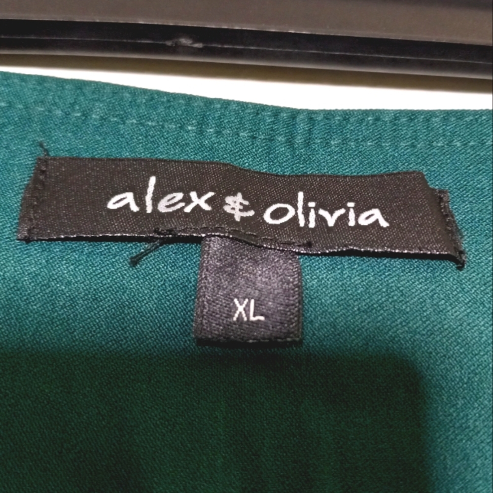 ALEX E OLIVIA Short Strech New, size XL color Green. - Picture 6 of 6
